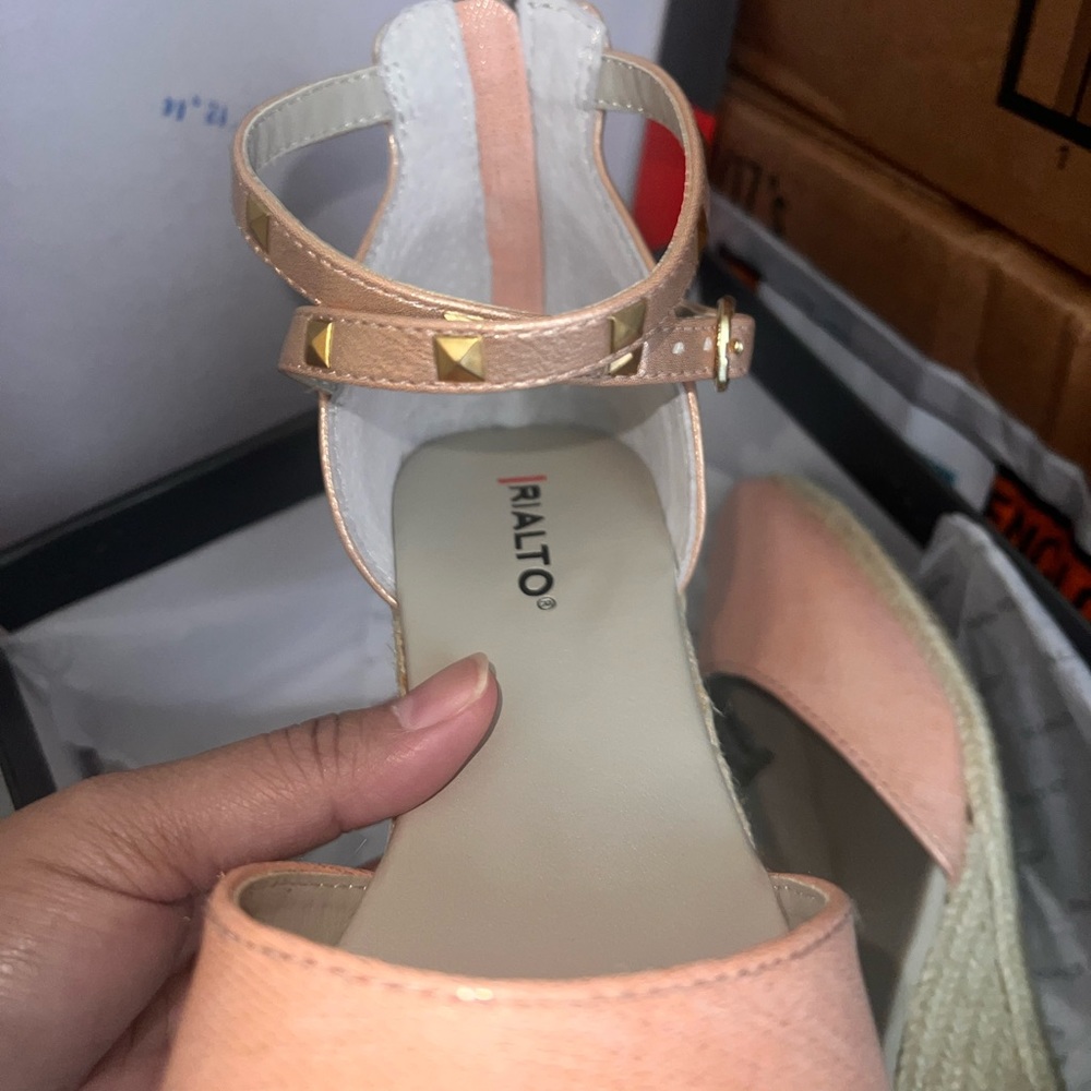 Wedge - Picture 2 of 4